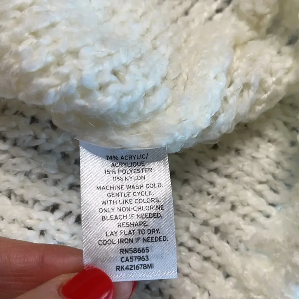 NWOT SUSINA Women's Fluffy Boucle Creamy V-Neck Knit Sweater